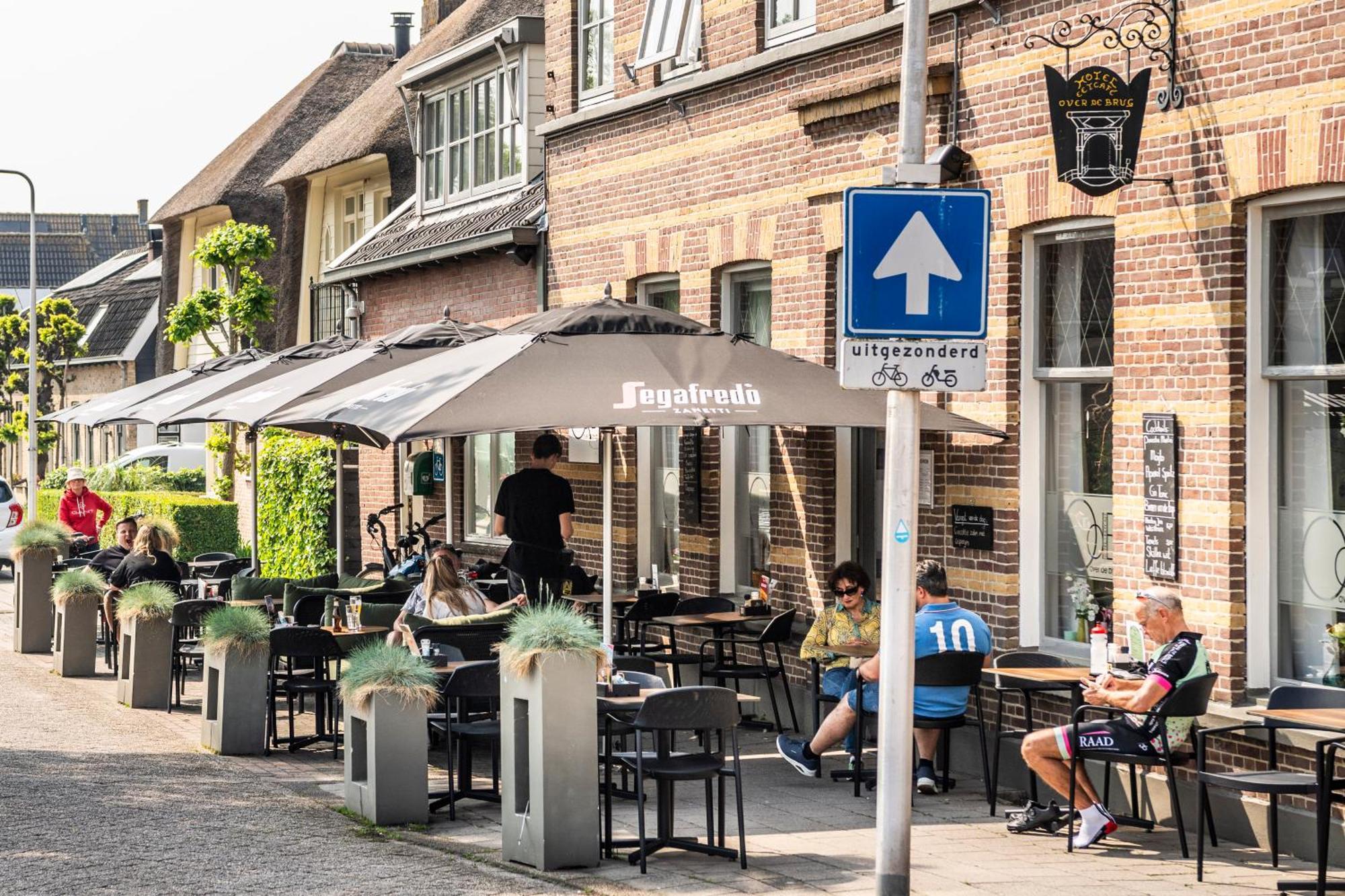 Hotel Over De Brug Haastrecht Exterior foto
