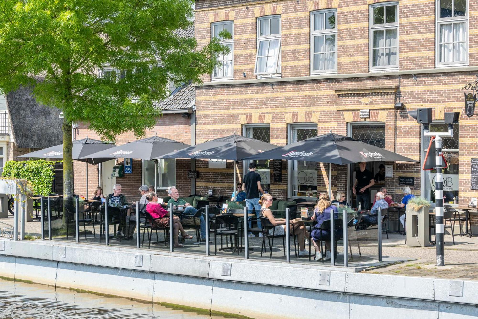 Hotel Over De Brug Haastrecht Exterior foto