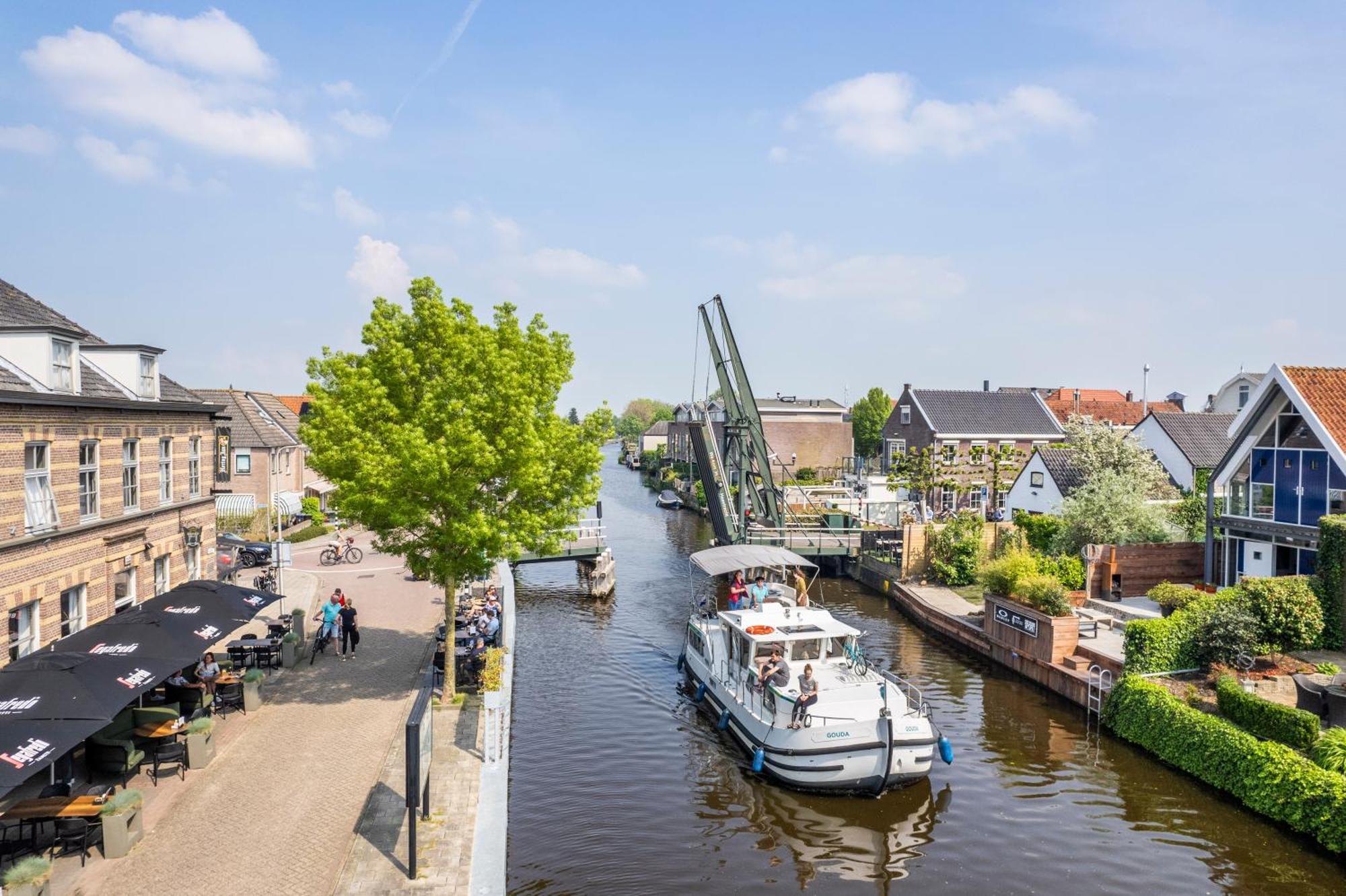 Hotel Over De Brug Haastrecht Exterior foto