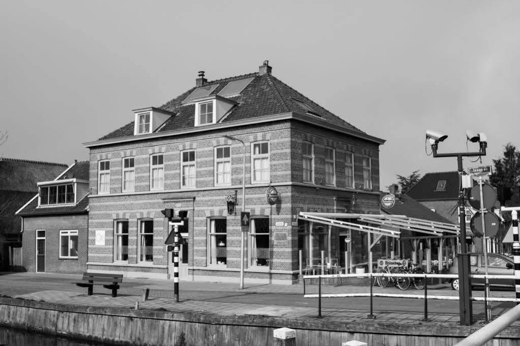 Hotel Over De Brug Haastrecht Exterior foto